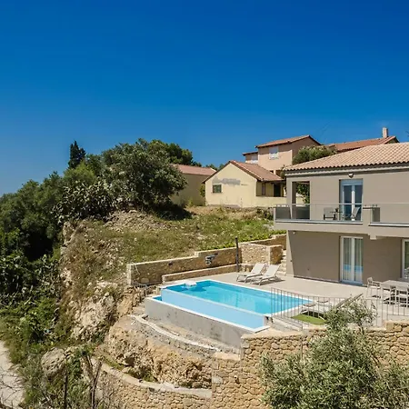 Arsinoe Willa Kouvalata